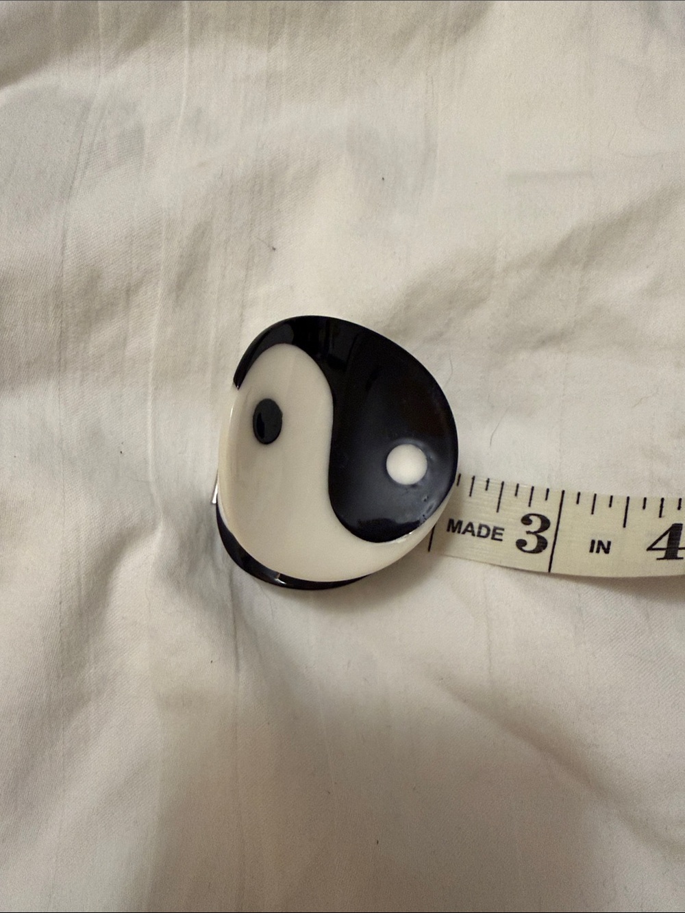 Black and White Yin Yang hair claw clip - Picture 4 of 4